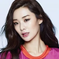 Stephanie Lee