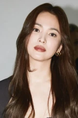 الممثلة سونج هاي كيو ستلعب دور البطولة في مسلسل جديد لنفس كاتبة سيناريو “أحفاد الشمس”