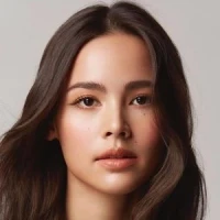 Yaya Urassaya Sperbund