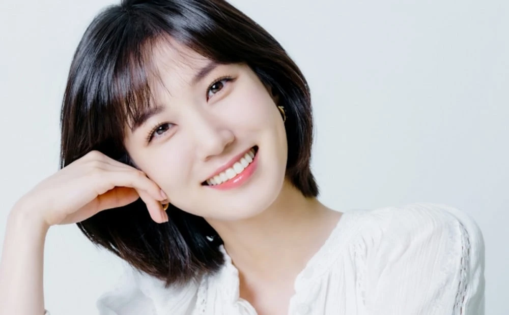 أصبحت بارك أون بين  أول مضيفة فردية في حفل افتتاح Biff