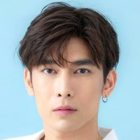 Mew Suppasit Jongcheveevat
